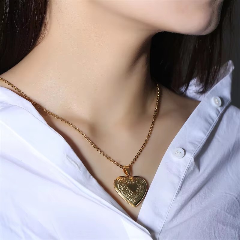 Custom Initial Heart Locket Ne - đánh giá và giá Heart Locket Necklace Photo