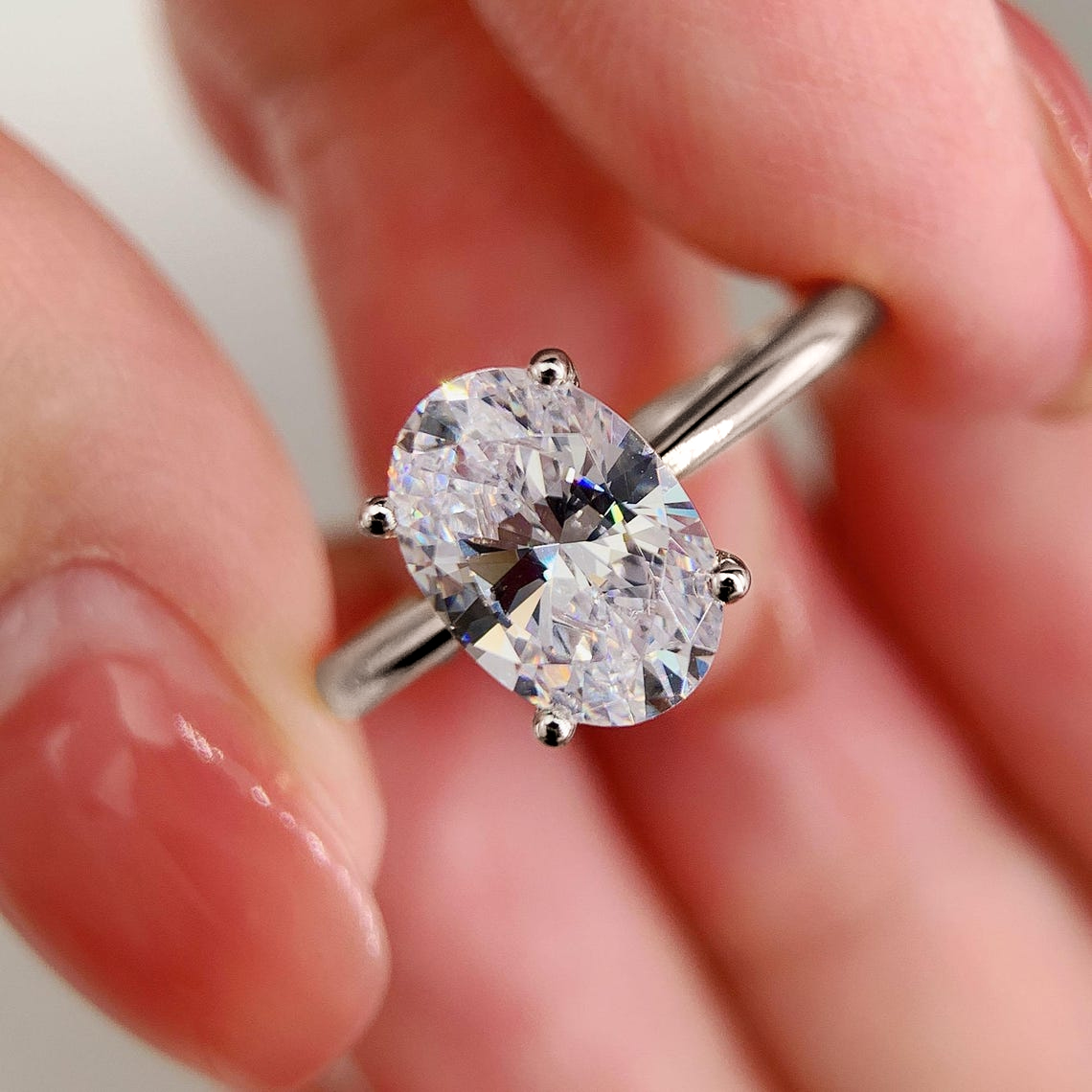 Nhẫn đính hôn Moissanite hình  - đánh giá và giá Moissanite Engagement Ring 1 Carat